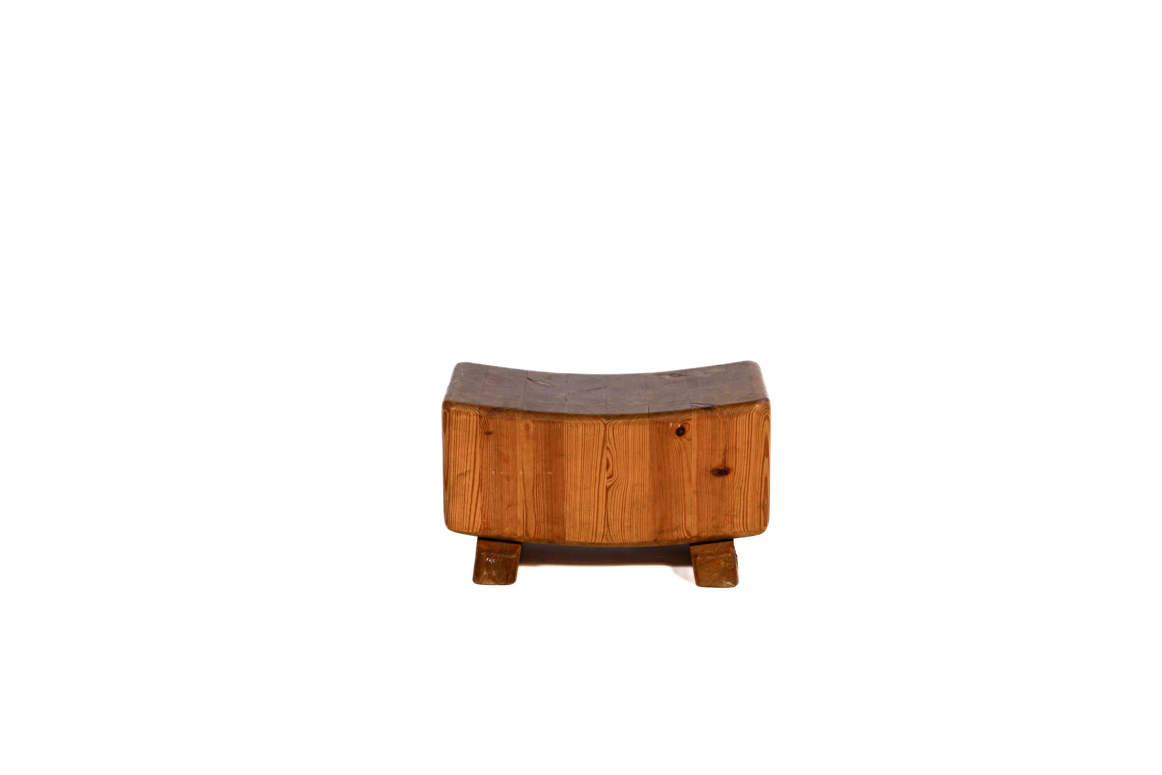 Swedish modern stool in solide pin, circa 1950.