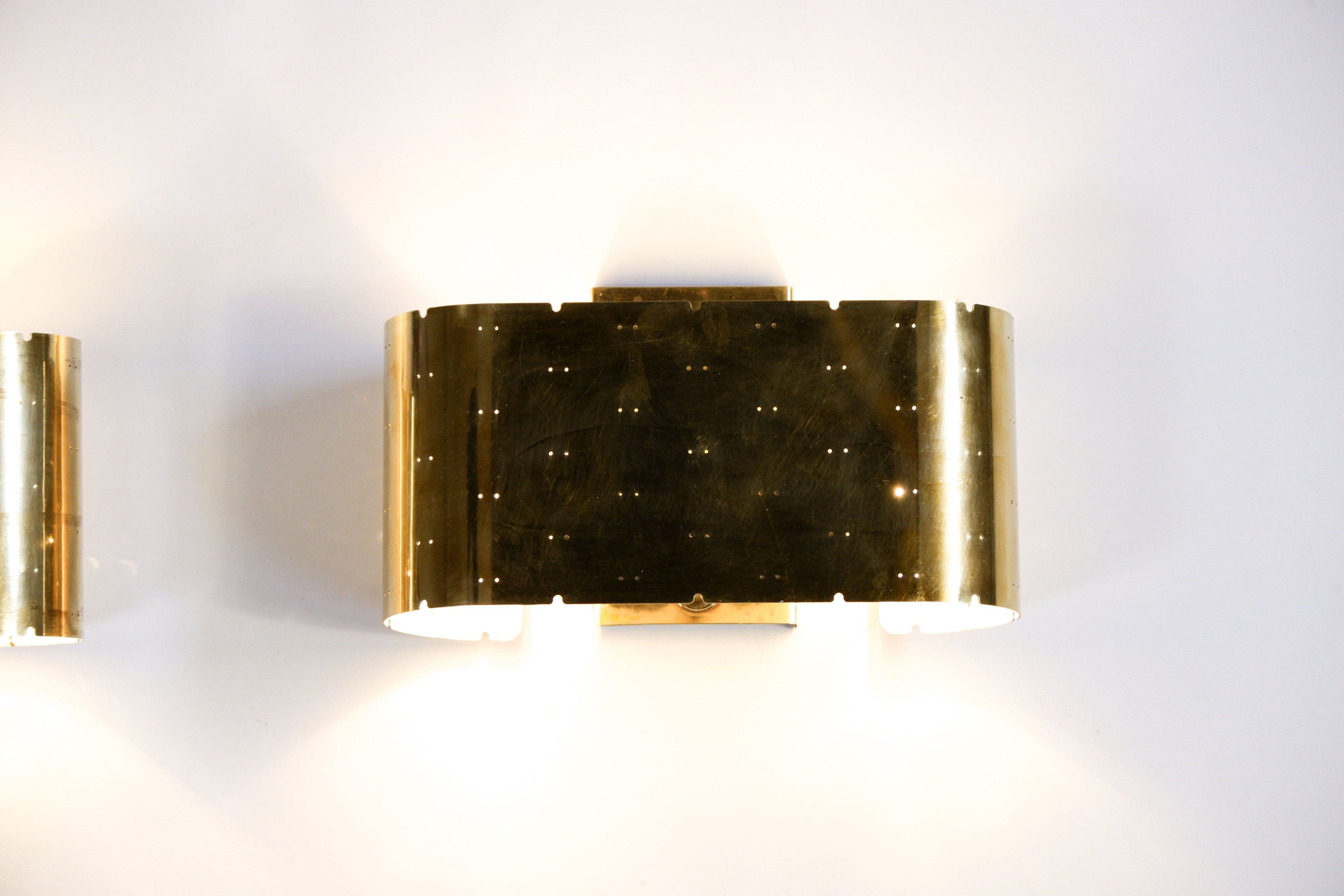 Paavo Tynell, Pair of wall lamps model 9460 for Idman circa 1940.