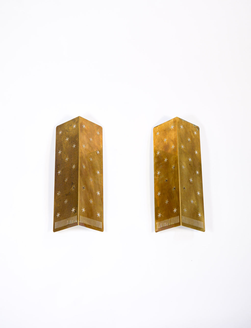 Paavo Tynell, Pair of wall lamp model 10330 for Taito, circa 1950.