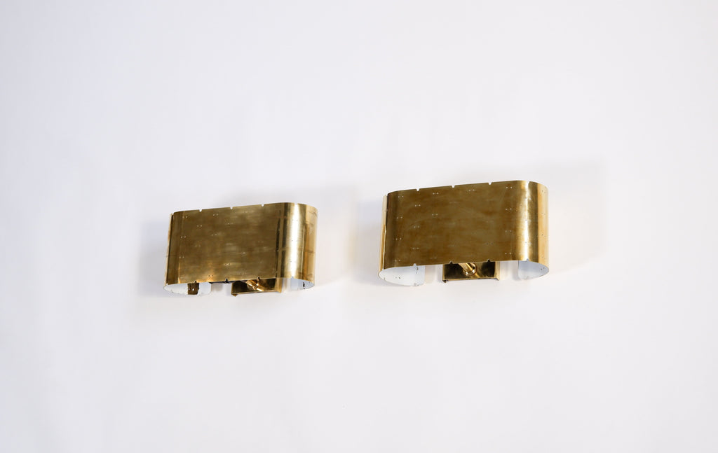 Paavo Tynell, Pair of wall lamps model 9460 for Idman circa 1940.