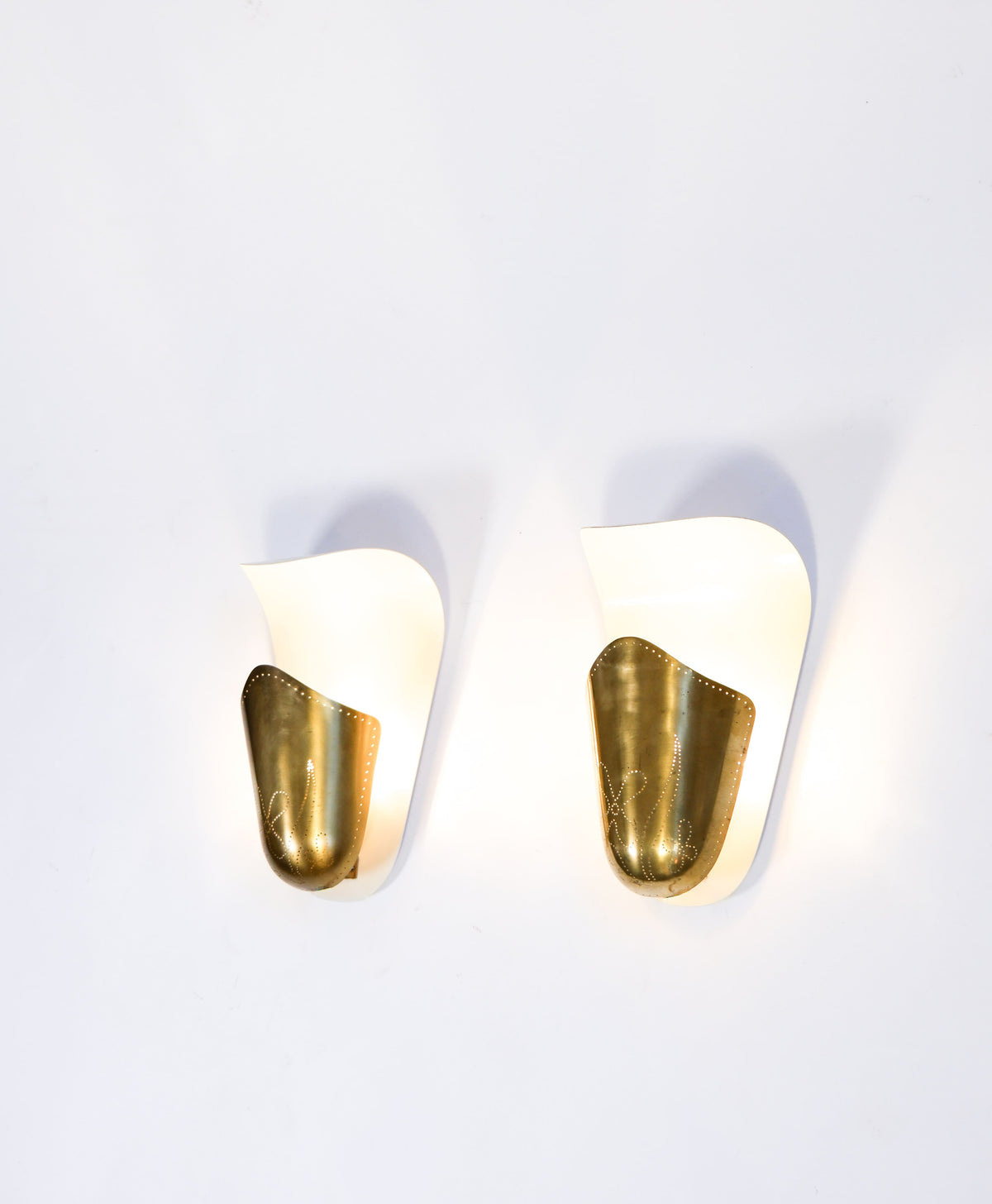 Harald Notini, pair of wall lamps model "8596" for Arvid Böhlmarks Lampfabrik, circa 1950.