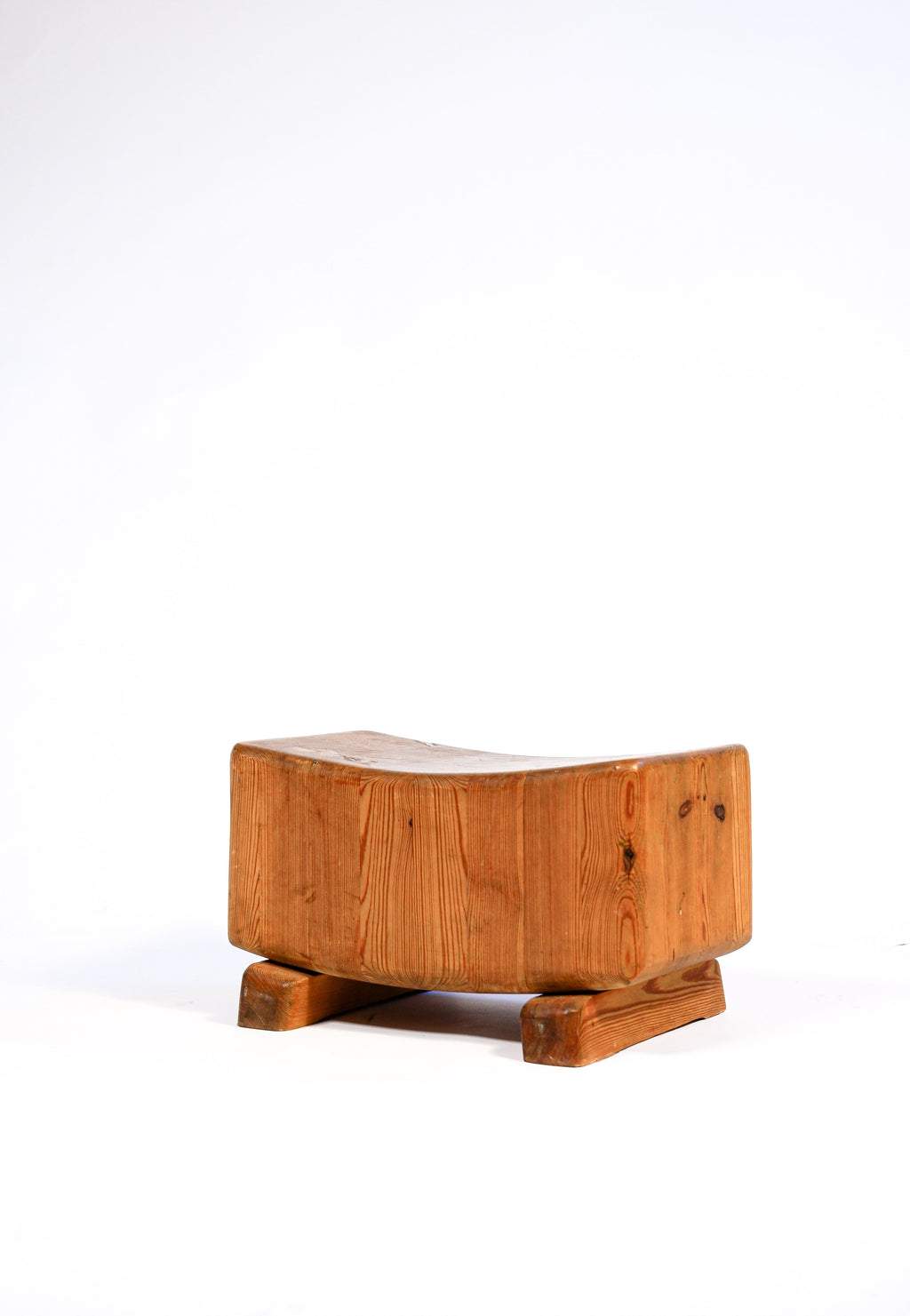 Swedish modern stool in solide pin, circa 1950.