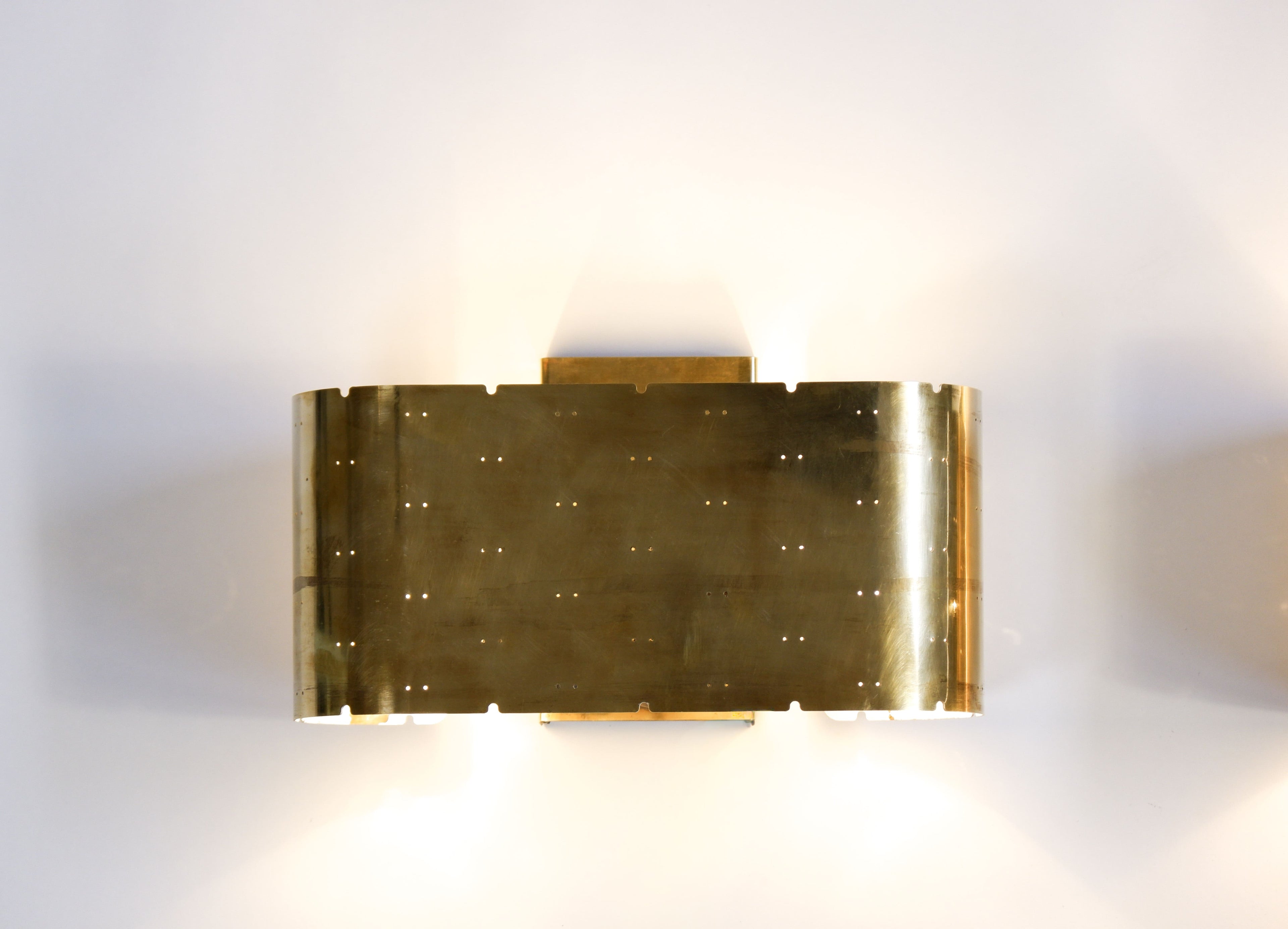 Paavo Tynell, Pair of wall lamps model 9460 for Idman circa 1940.