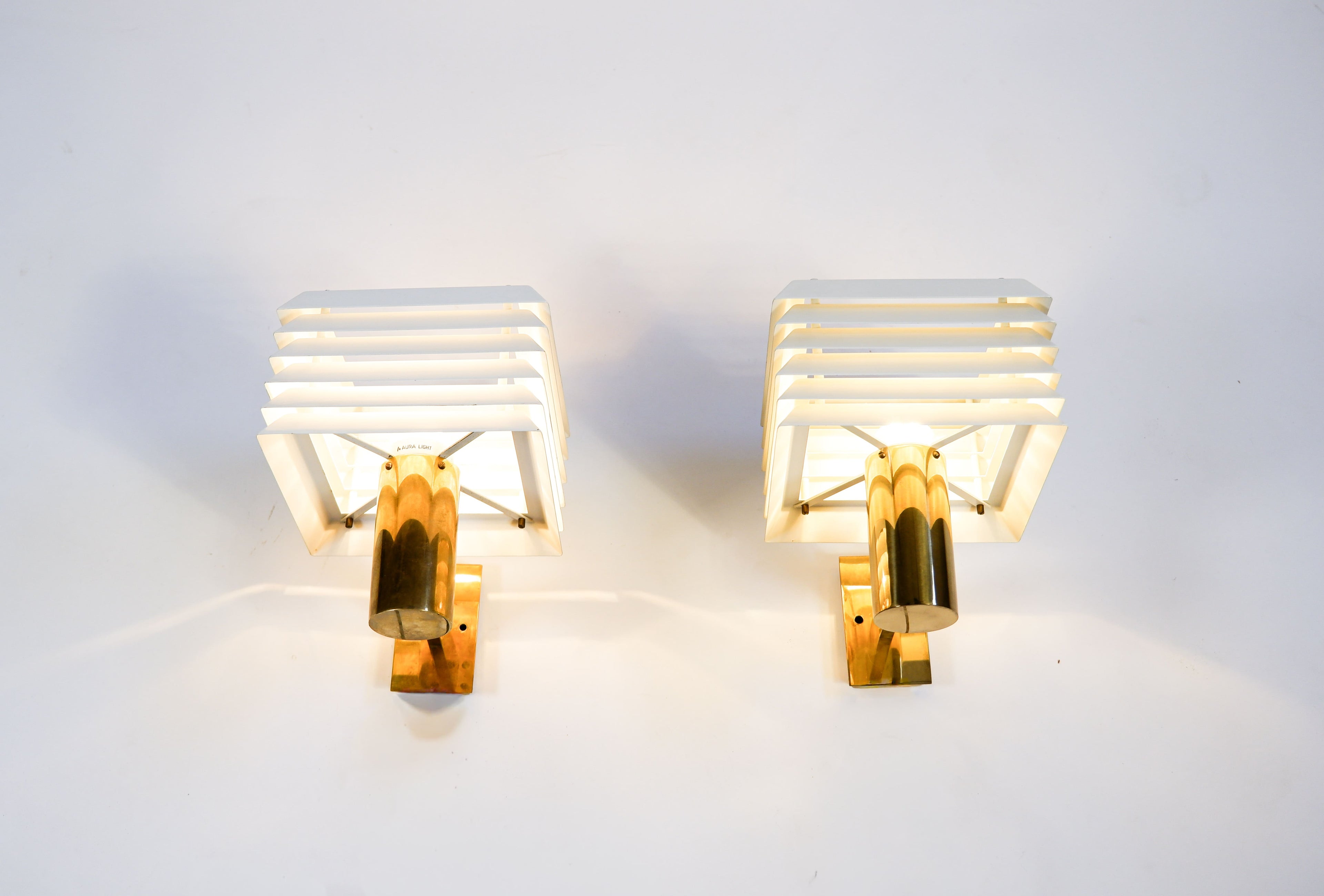 Hans Agne Jakobsson pair of wall lamp, brass & lacquered iron, circa 1960 – detail view 5
