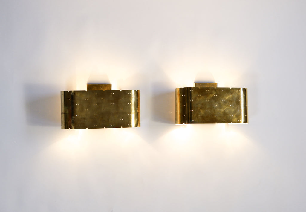Paavo Tynell, Pair of wall lamps model 9460 for Idman circa 1940.