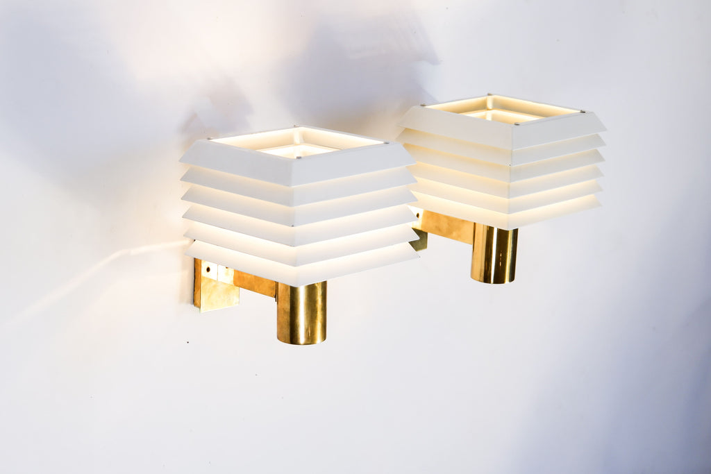 Hans Agne Jakobsson pair of wall lamp, brass & lacquered iron, circa 1960 – detail view 7