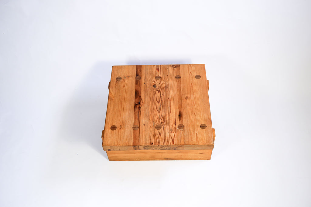 Roland Wilhelmsson cofee table model "Bamse" 1973 in solid pine.