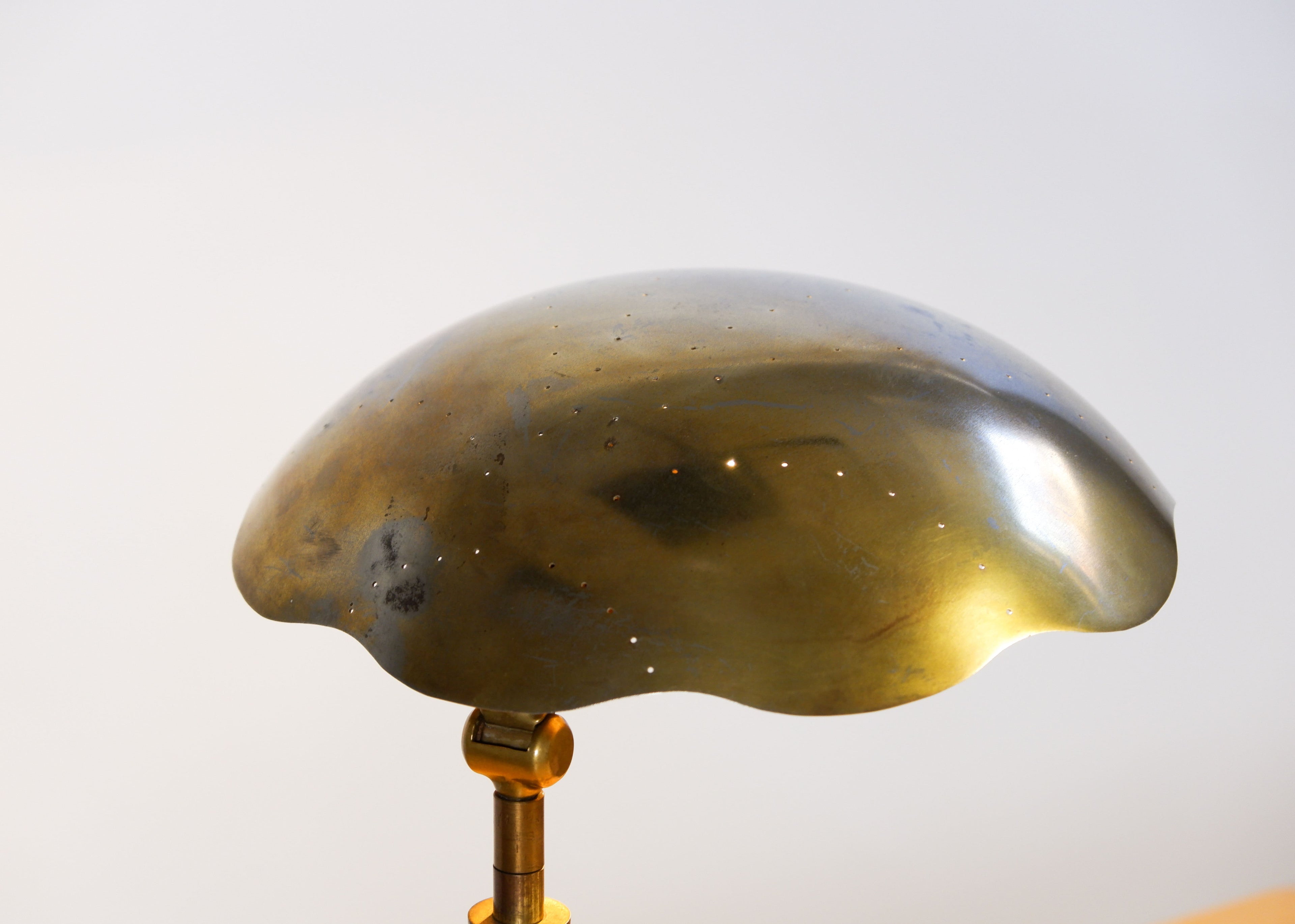 Harald Notini Table lamp model 15295 for Arvid Böhlmarks Lampfabrik circa 1940.