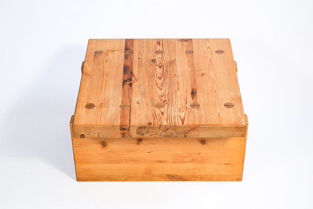 Roland Wilhelmsson cofee table model "Bamse" 1973 in solid pine.