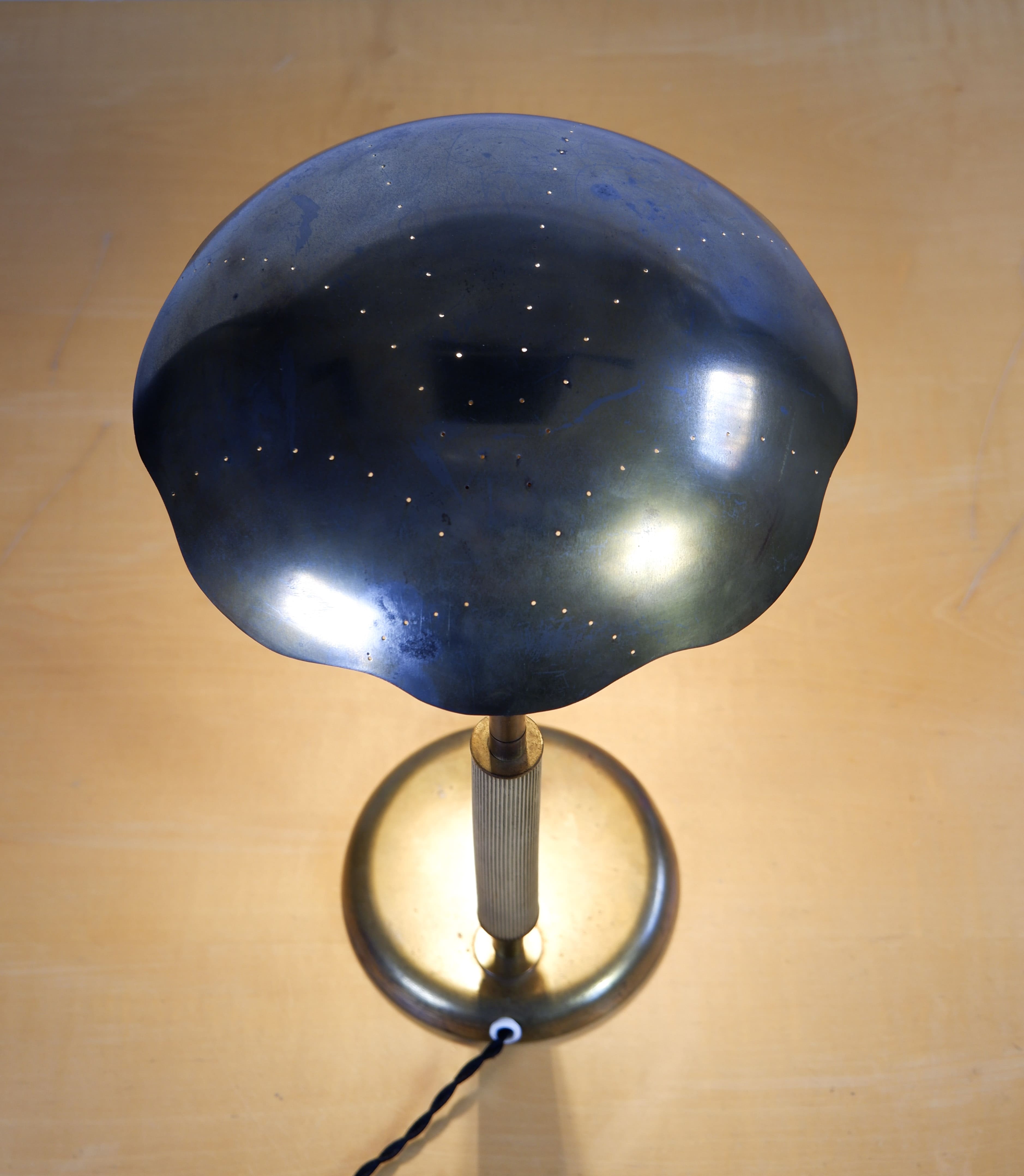 Harald Notini Table lamp model 15295 for Arvid Böhlmarks Lampfabrik circa 1940.