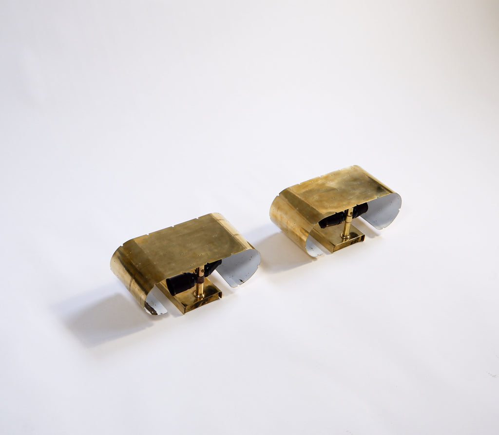 Paavo Tynell, Pair of wall lamps model 9460 for Idman circa 1940.