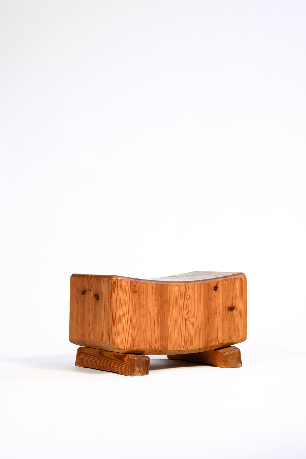 Swedish modern stool in solide pin, circa 1950.