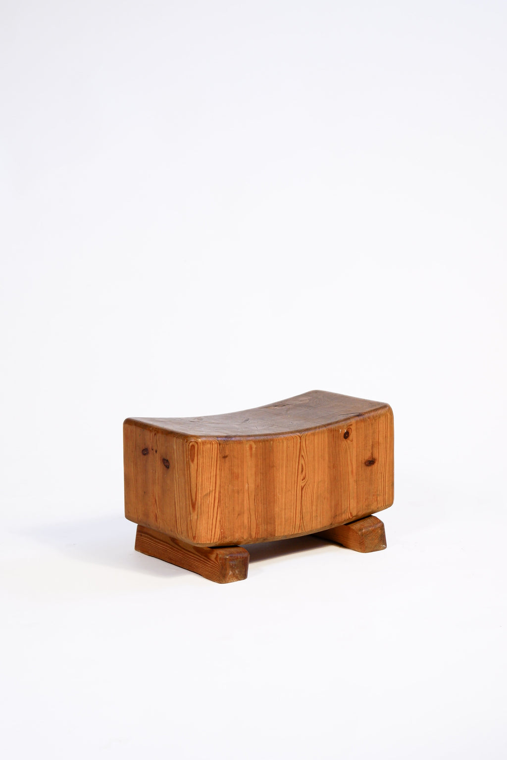 Swedish modern stool in solide pin, circa 1950.