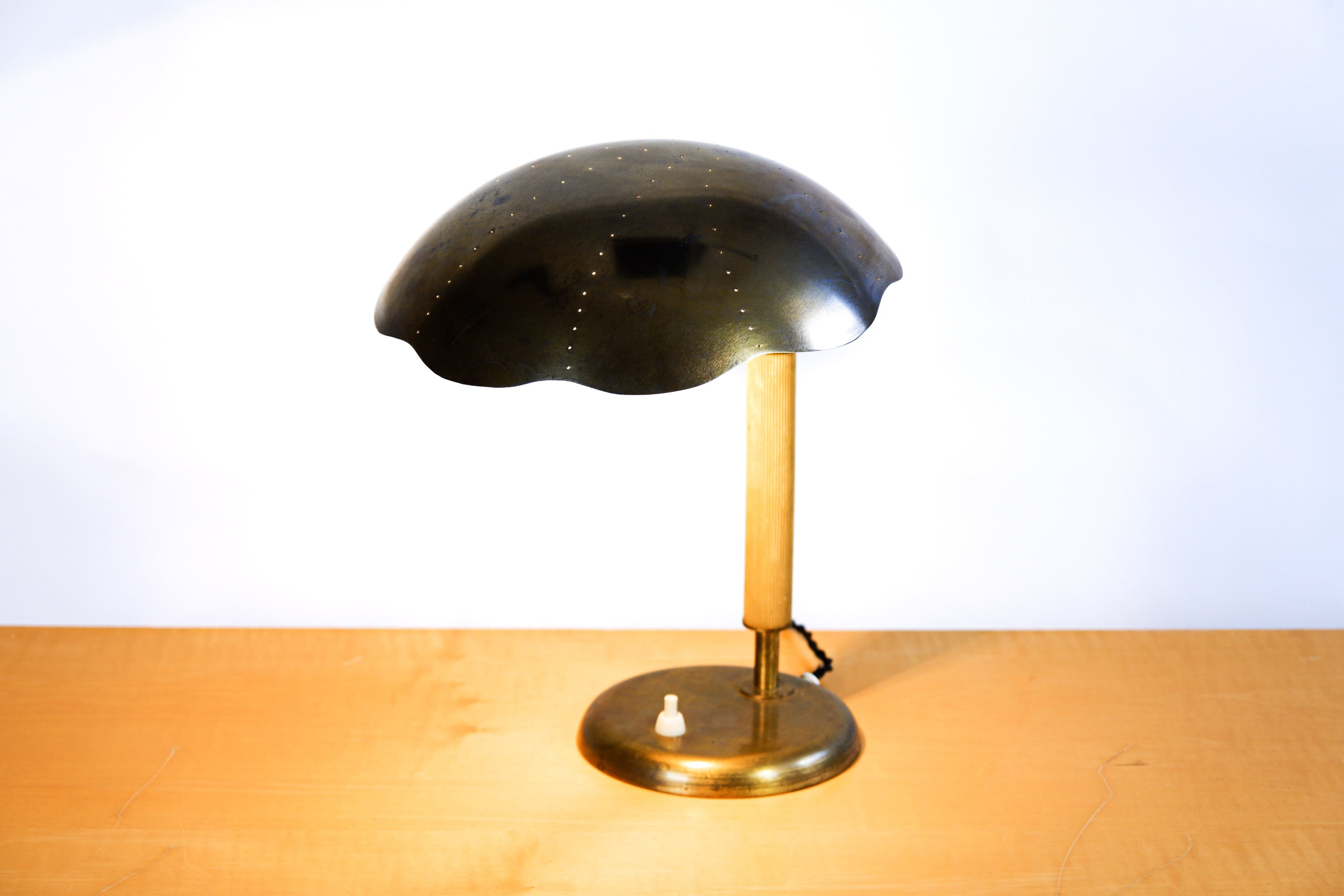 Harald Notini Table lamp model 15295 for Arvid Böhlmarks Lampfabrik circa 1940.