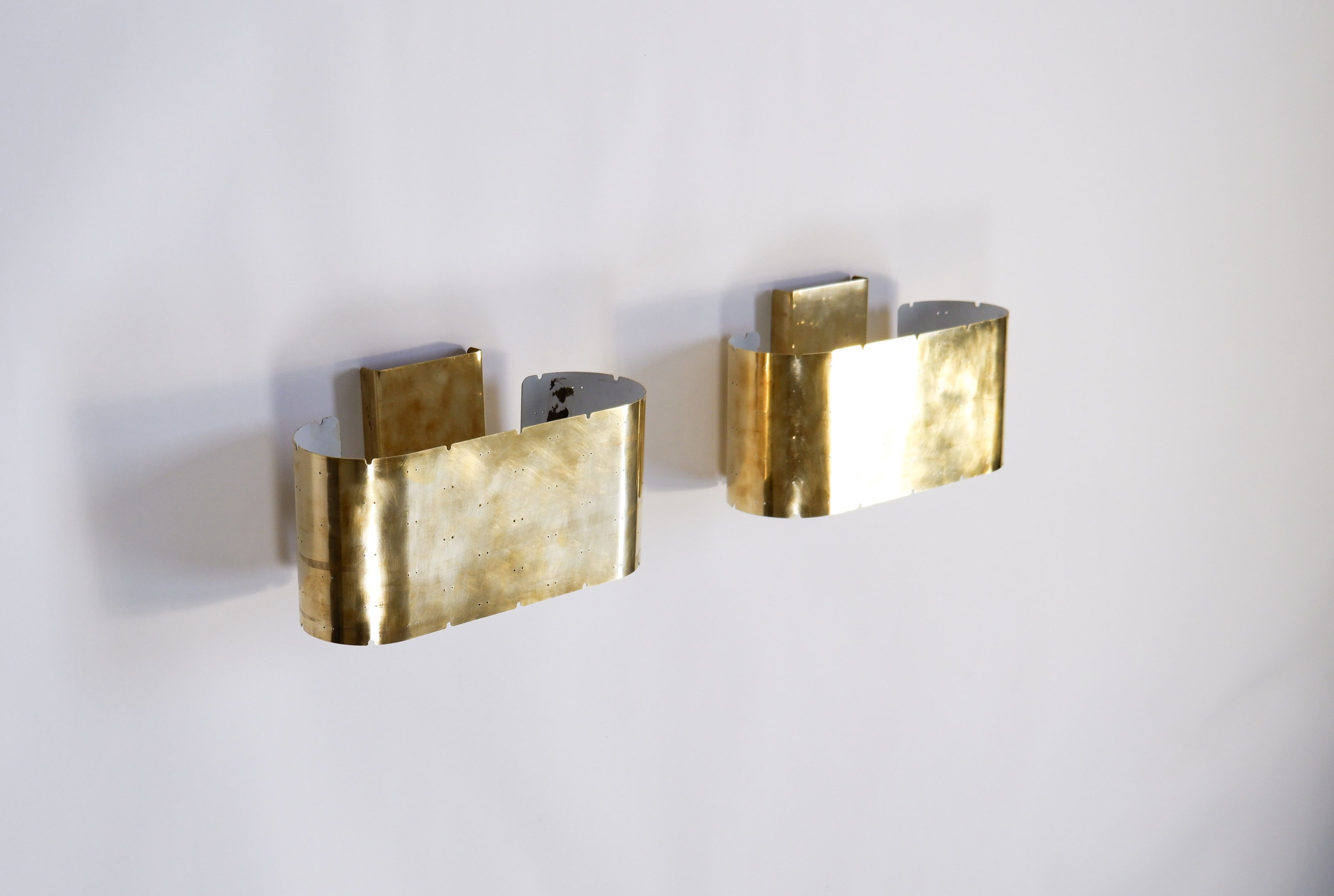 Paavo Tynell, Pair of wall lamps model 9460 for Idman circa 1940.