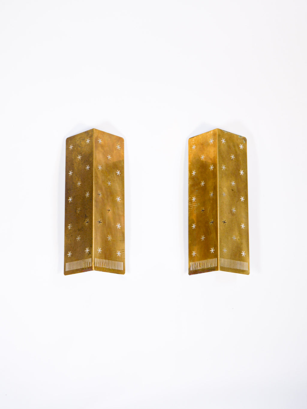 Paavo Tynell, Pair of wall lamp model 10330 for Taito, circa 1950.
