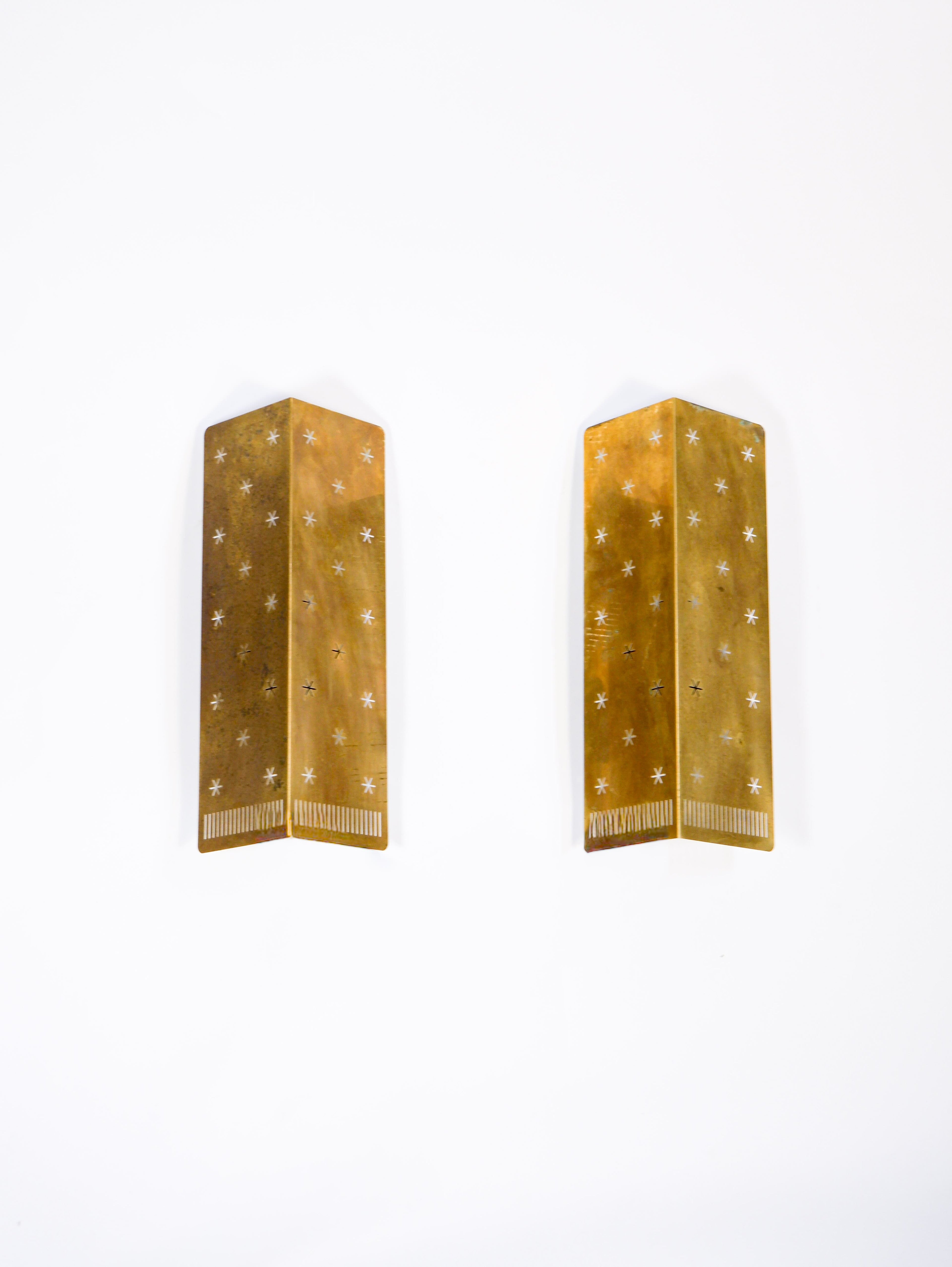 Paavo Tynell, Pair of wall lamp model 10330 for Taito, circa 1950.