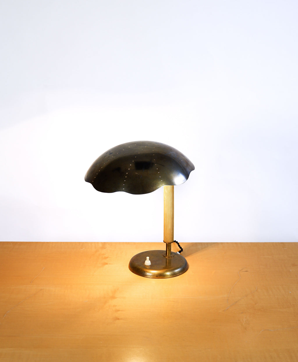 Harald Notini Table lamp model 15295 for Arvid Böhlmarks Lampfabrik circa 1940.