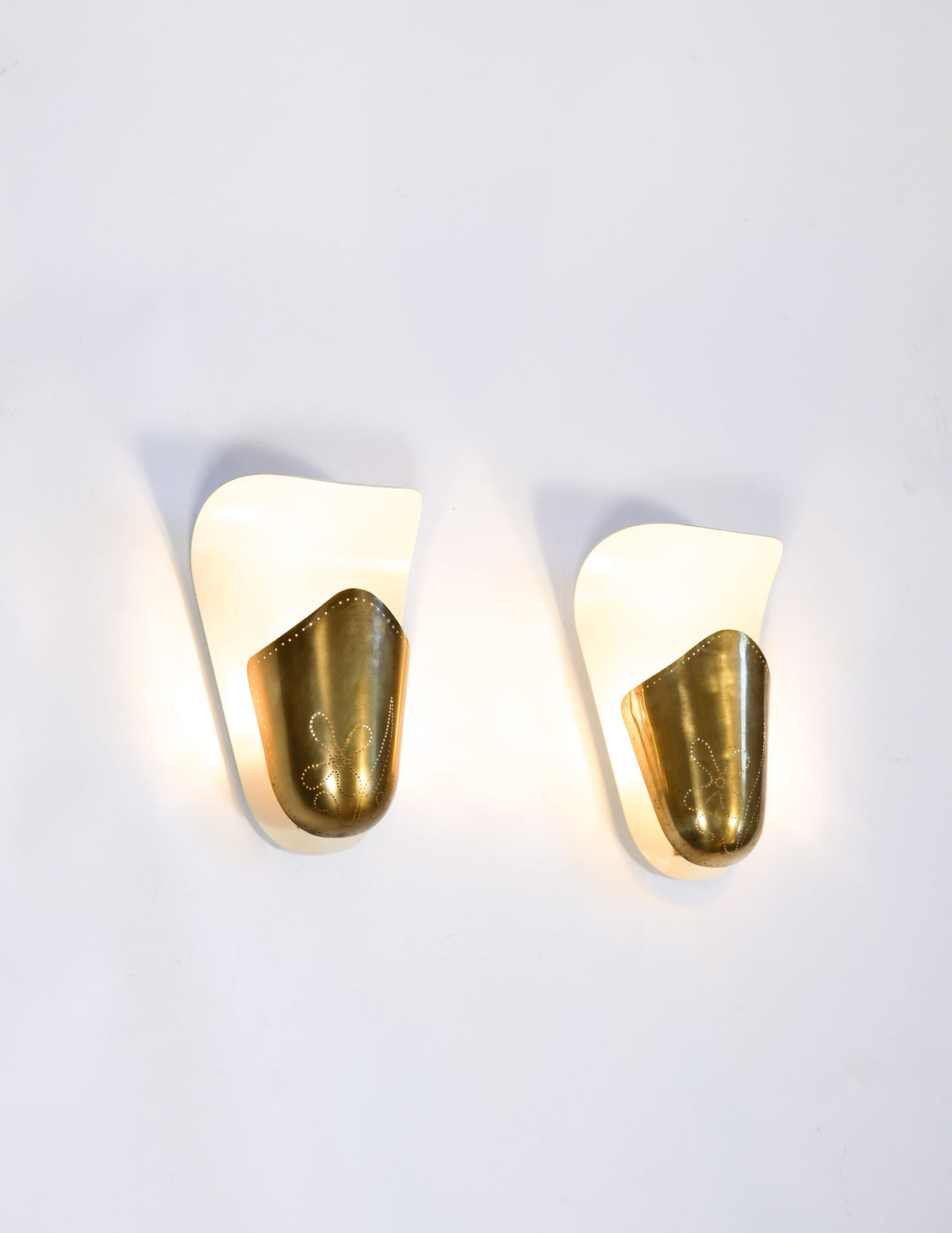 Harald Notini, pair of wall lamps model "8596" for Arvid Böhlmarks Lampfabrik, circa 1950.