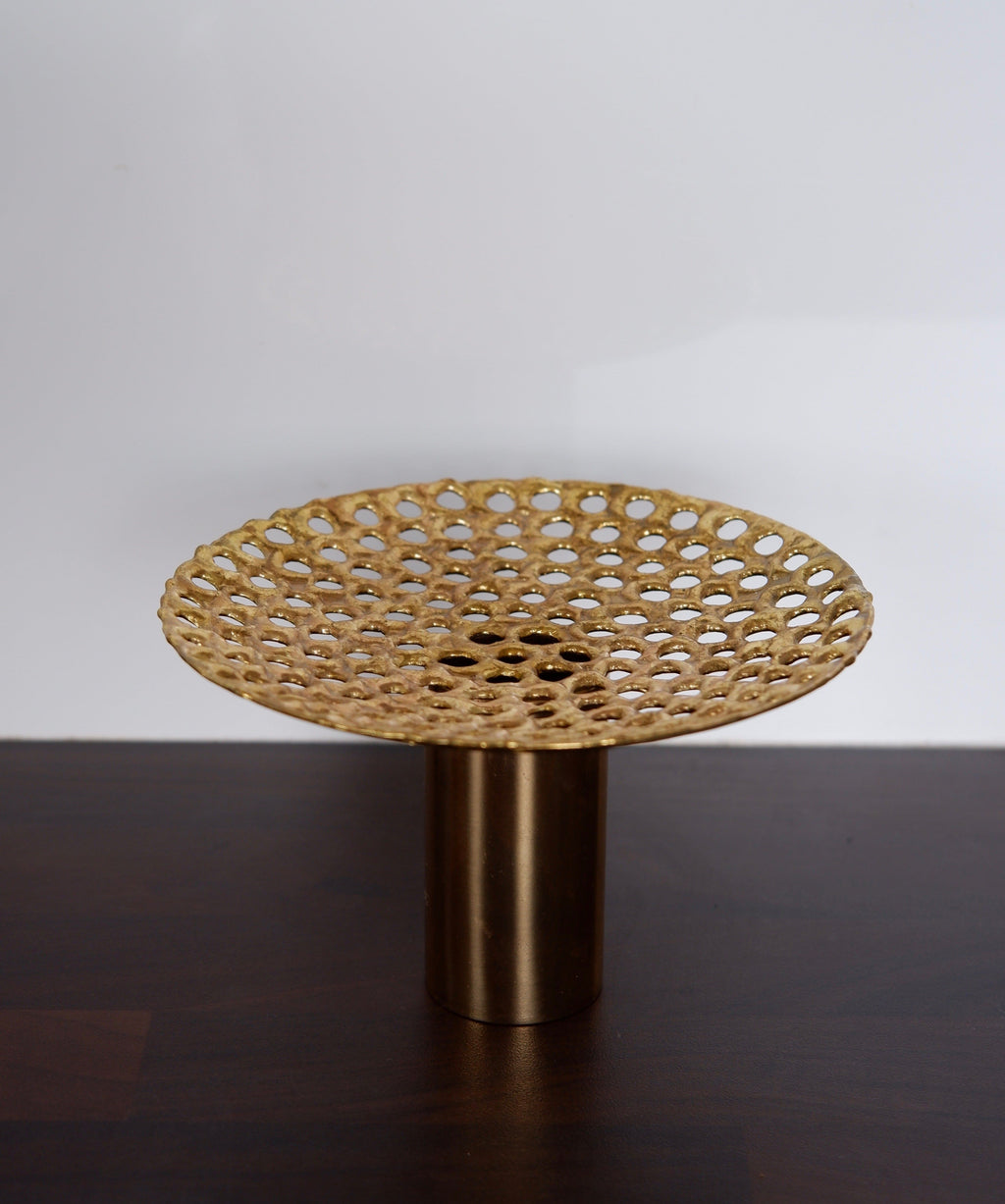 Pierre Forssell important brass vase, Skultuna, circa 1960.