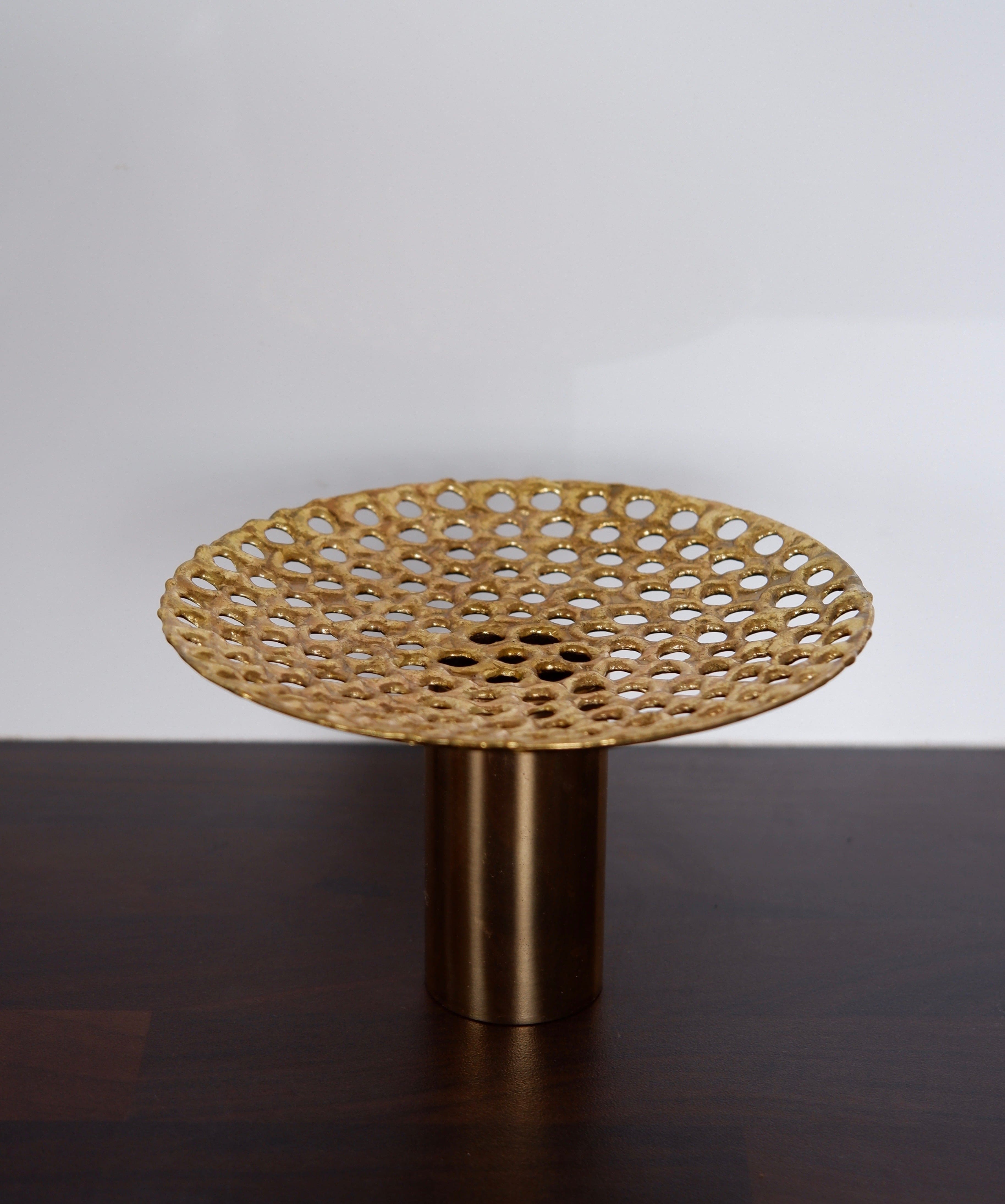 Pierre Forssell important brass vase, Skultuna, circa 1960.