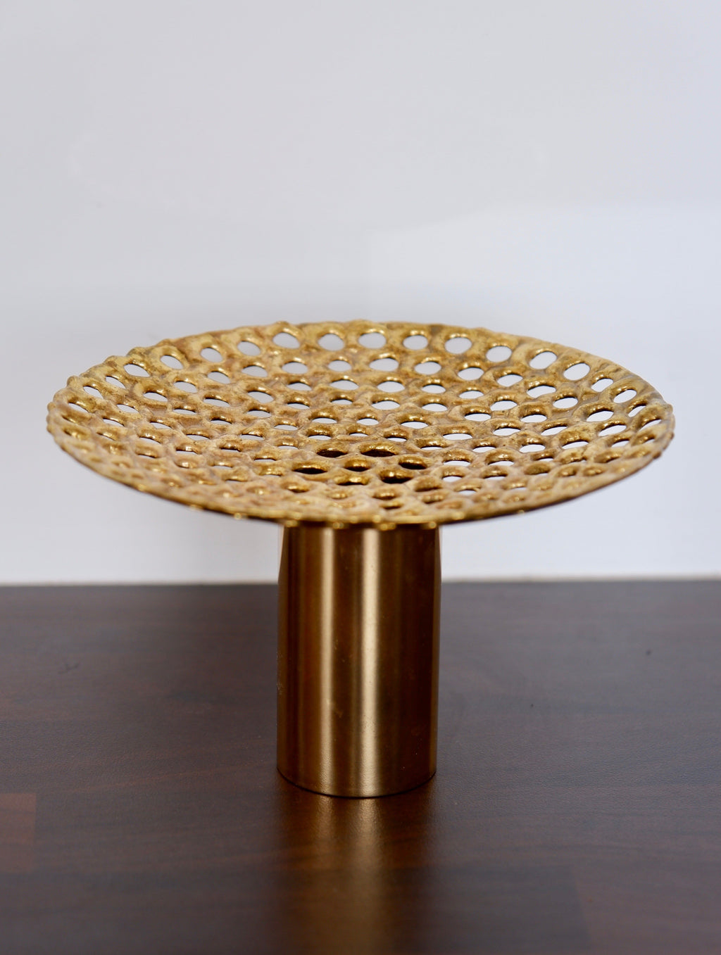 Pierre Forssell important brass vase, Skultuna, circa 1960.