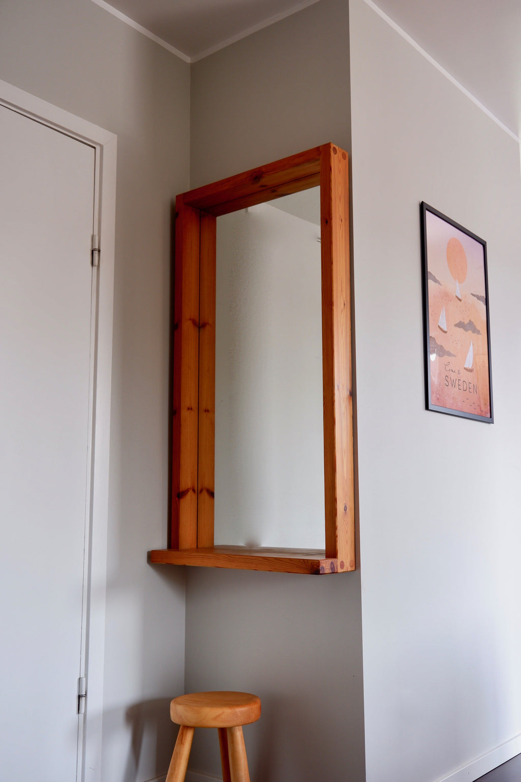 Important pine miror attributed to Roland Wilhelmsson circa 1960