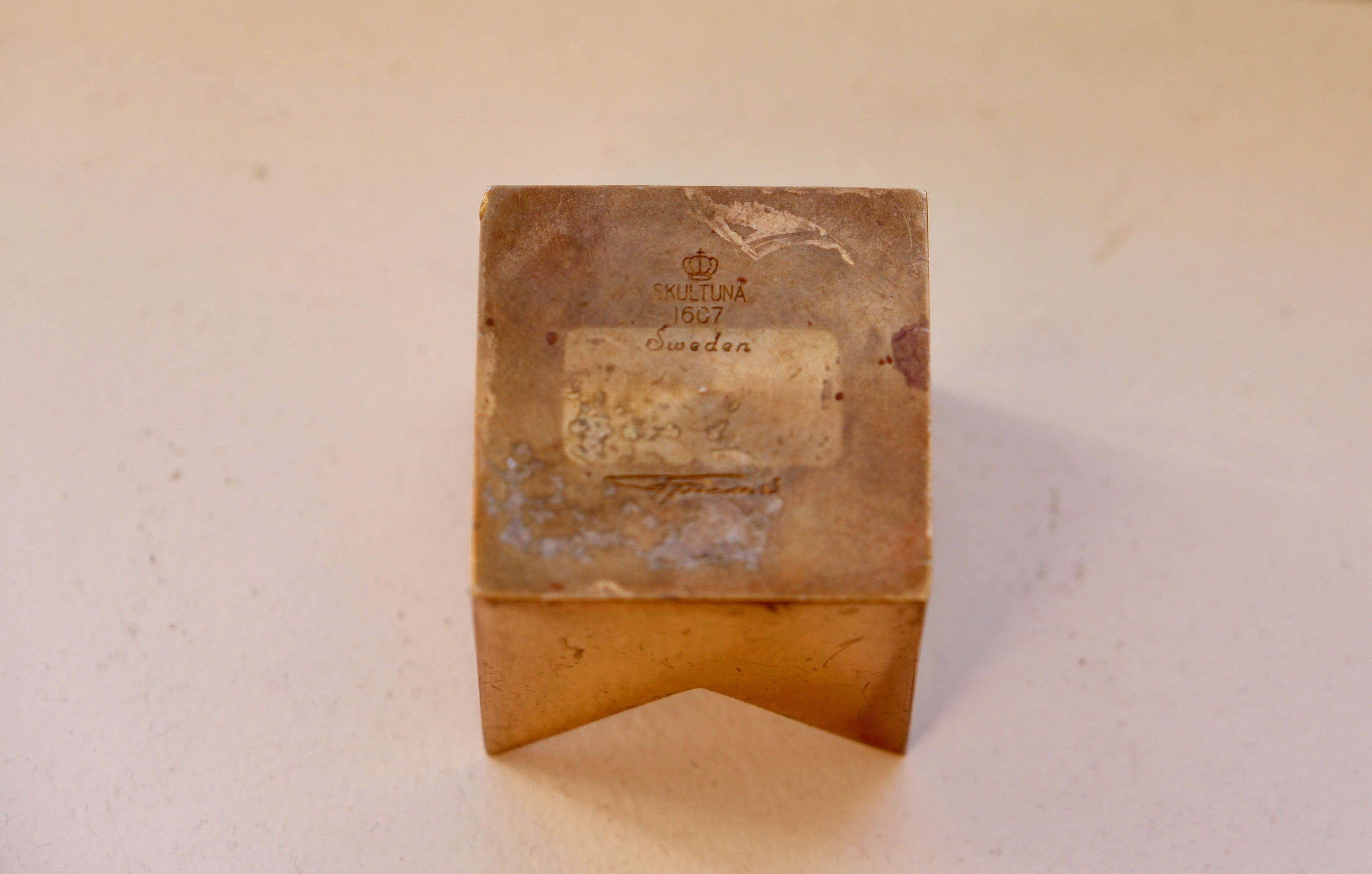Important set of 25 Pierre Forssell Kronan candel stick.