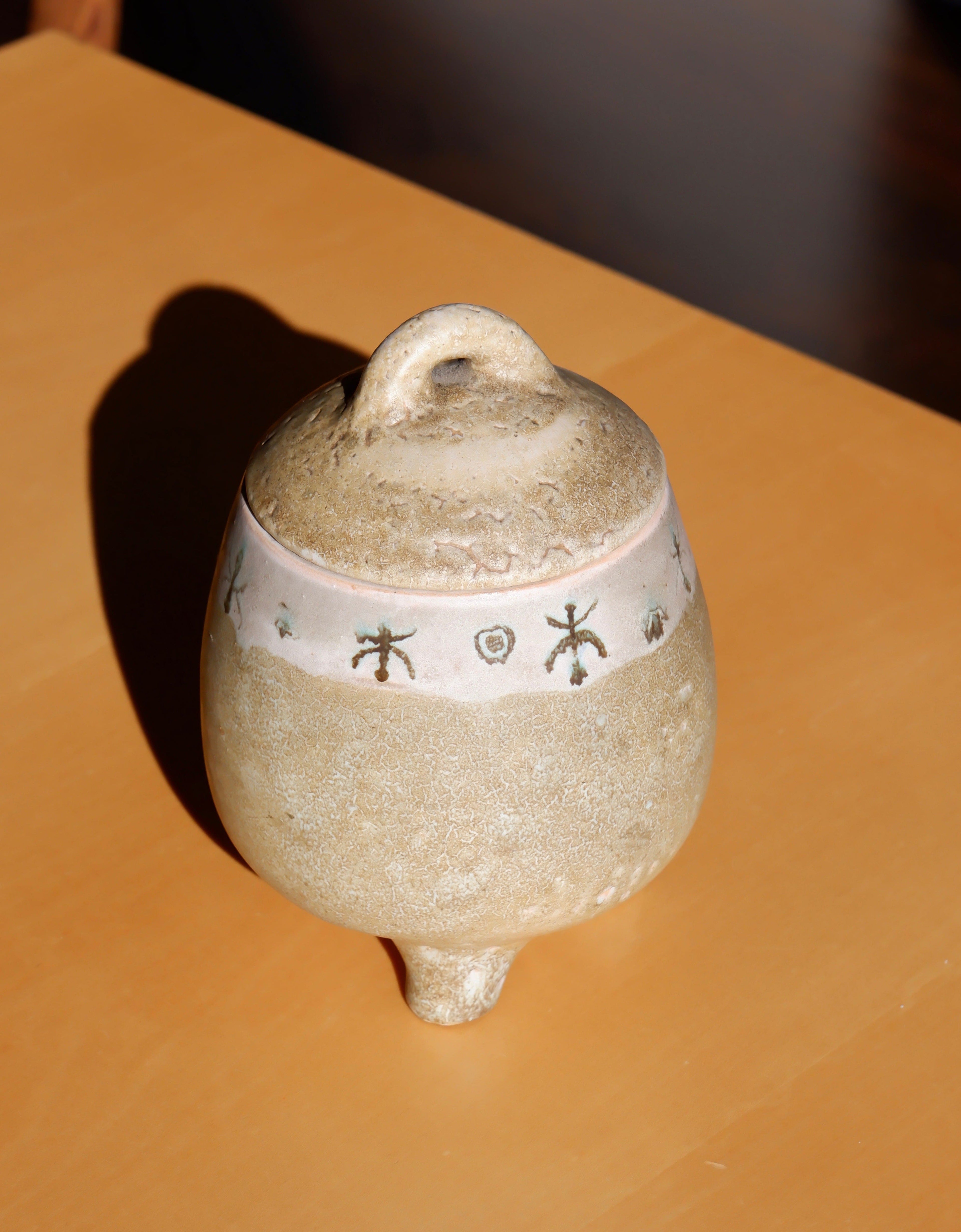 Ceramic pot by les 2 Potiers, Michelle & Jacques Serre, 1956-1970) circa 1960, lave émaillée.