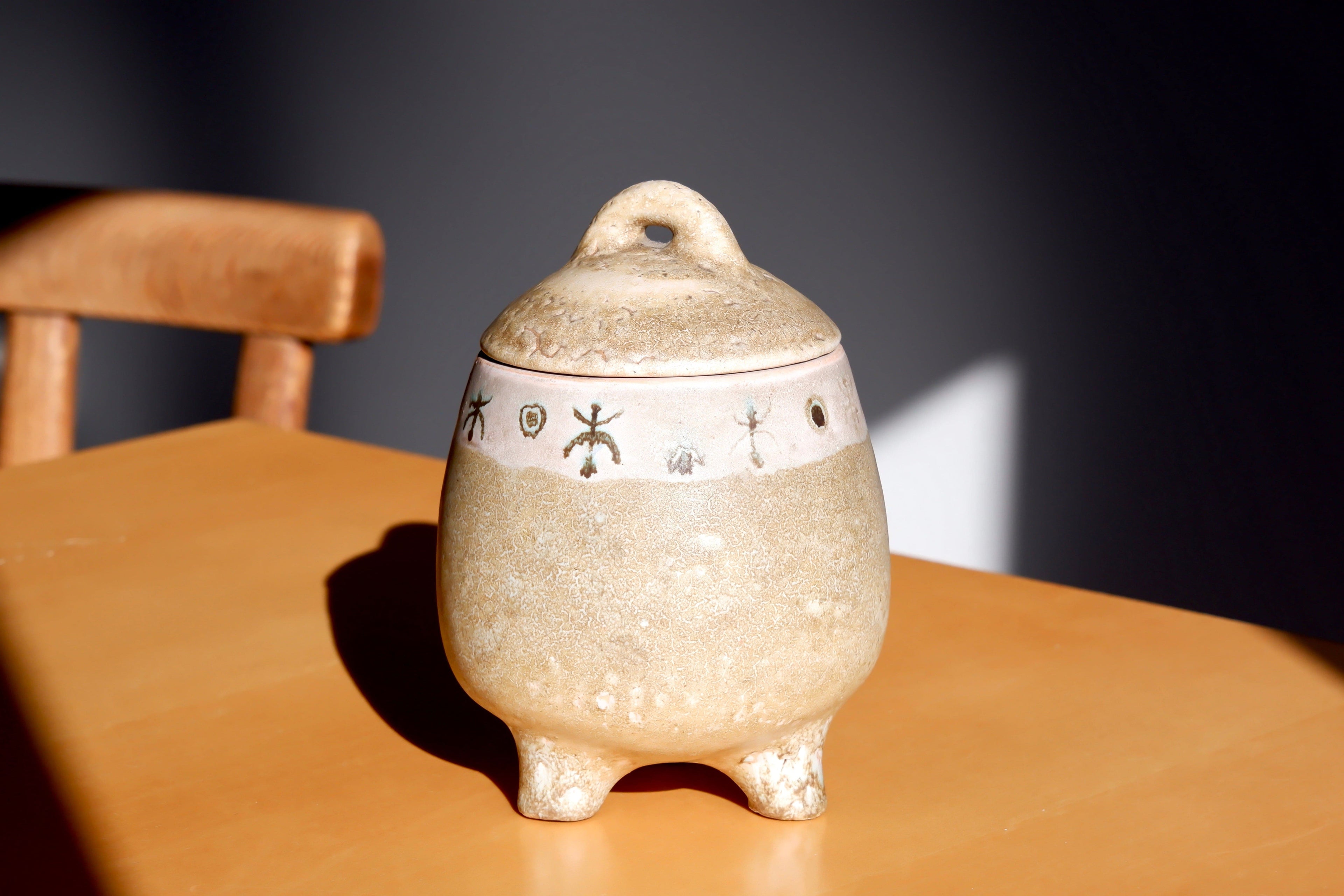 Ceramic pot by les 2 Potiers, Michelle & Jacques Serre, 1956-1970) circa 1960, lave émaillée.