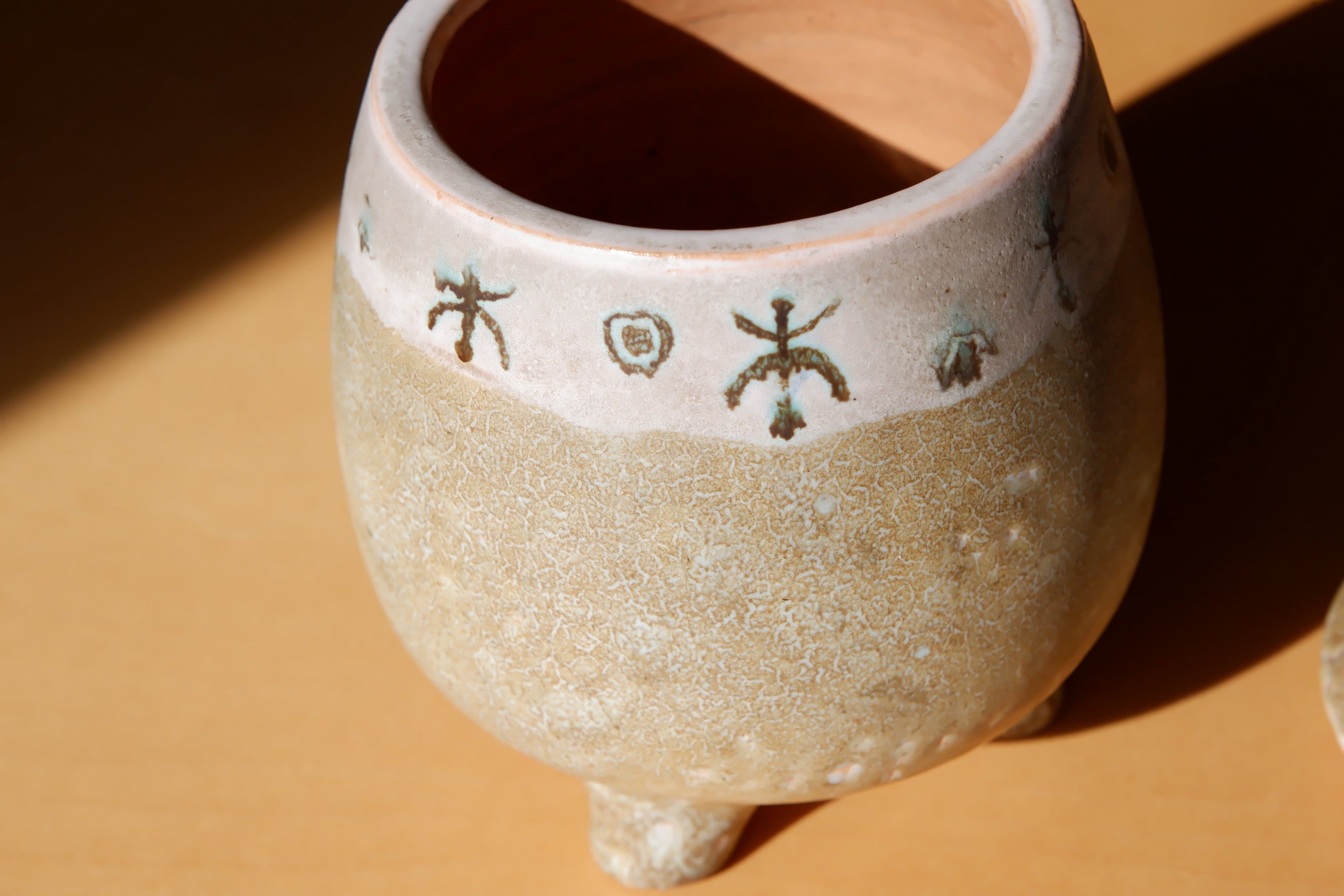 Ceramic pot by les 2 Potiers, Michelle & Jacques Serre, 1956-1970) circa 1960, lave émaillée.