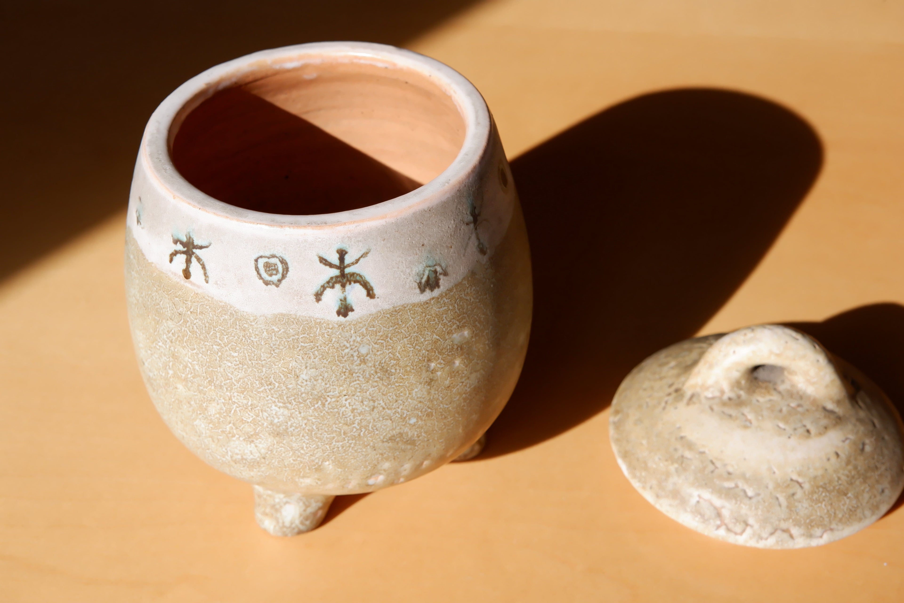 Ceramic pot by les 2 Potiers, Michelle & Jacques Serre, 1956-1970) circa 1960, lave émaillée.